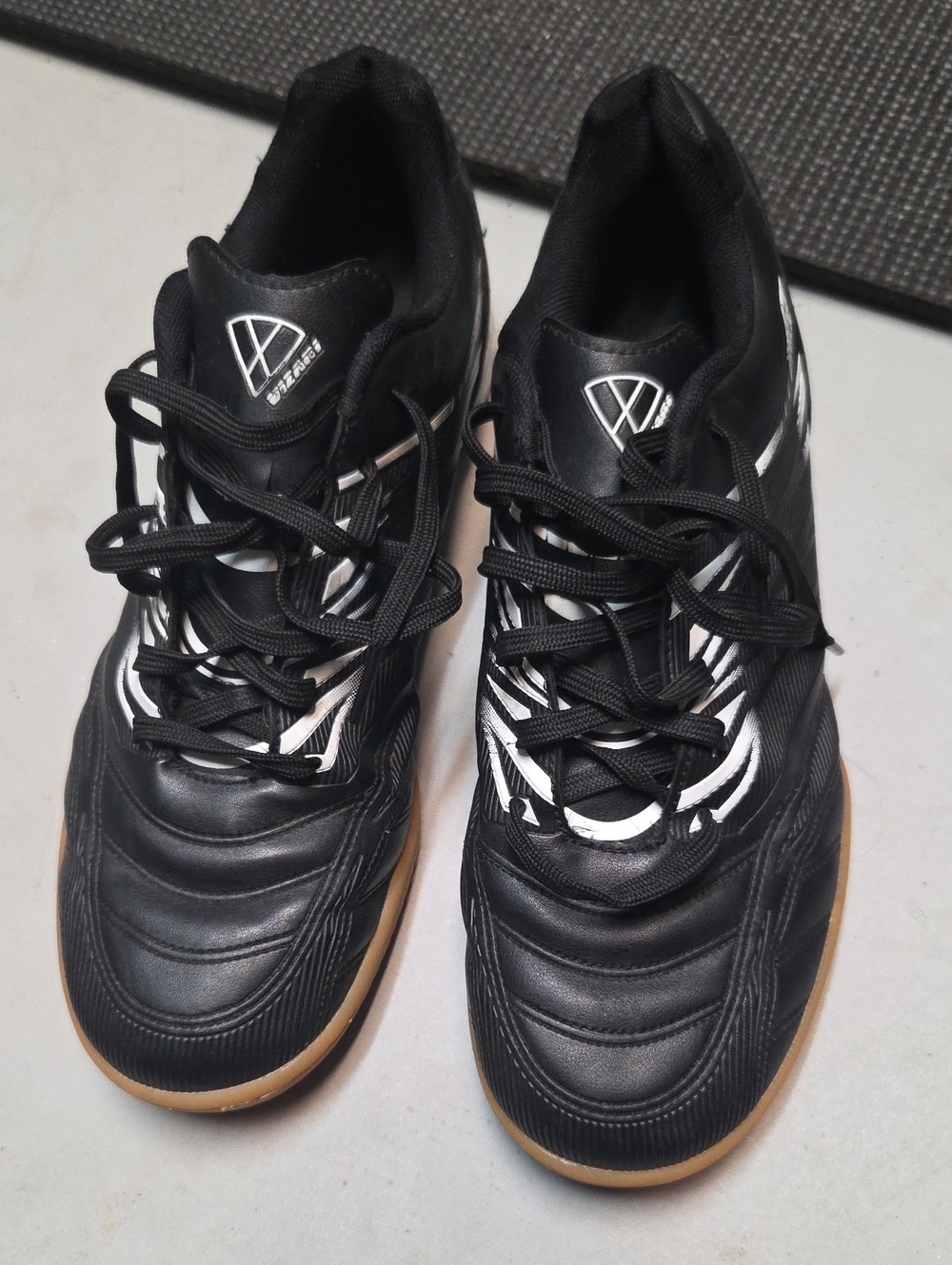 Black Men’s Indoor Athletic Shoes with Gum Sole